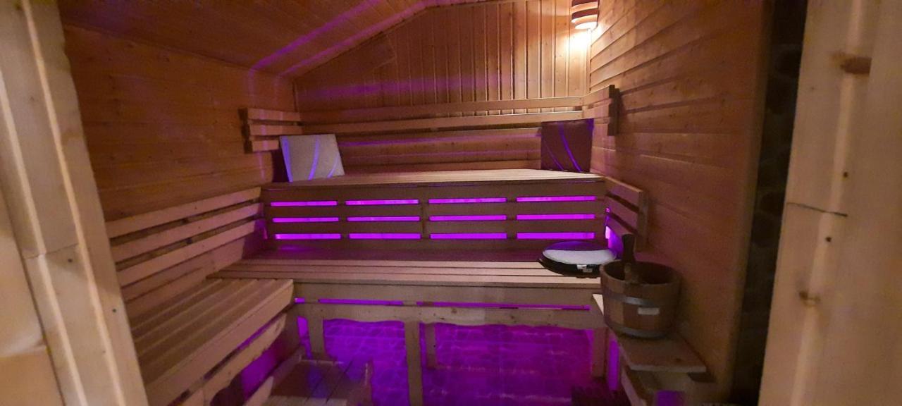 Bungalow Mit Sauna In Einer Ruhige Wald Lage. Grossnaundorf エクステリア 写真